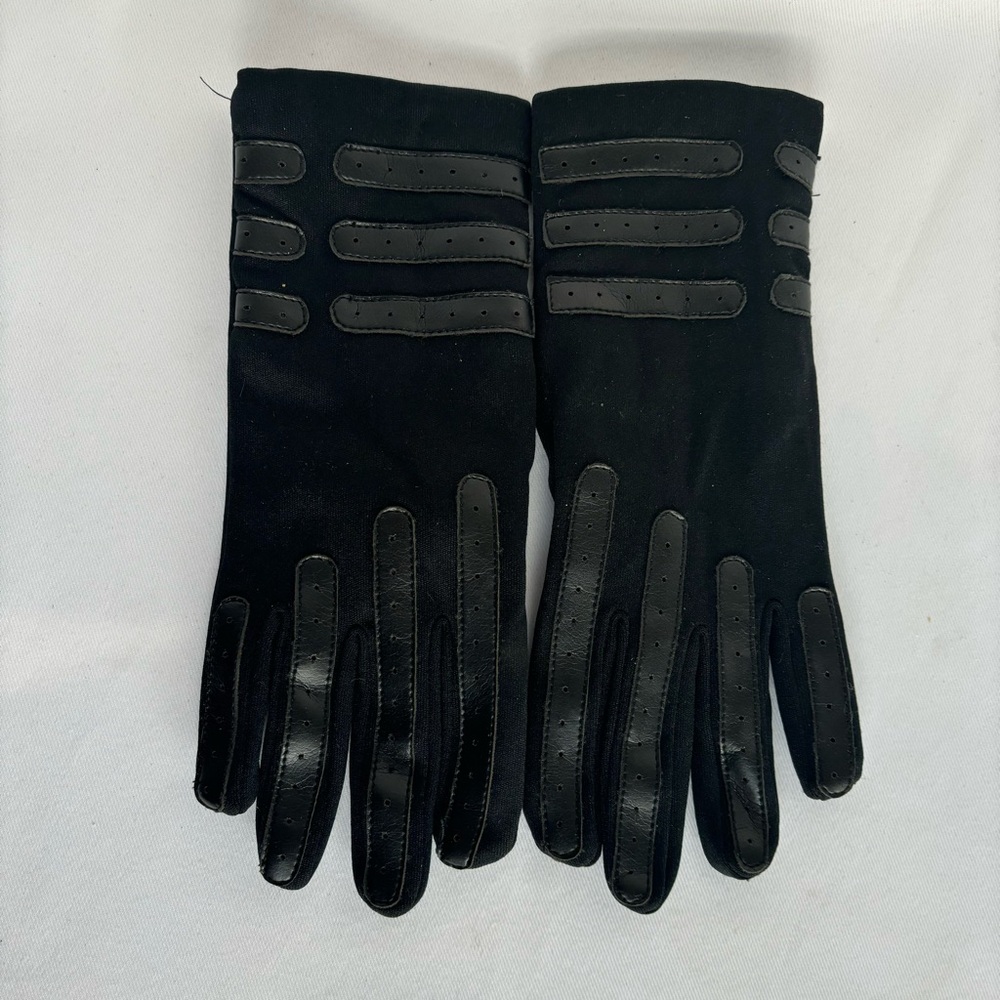 Driving gloves